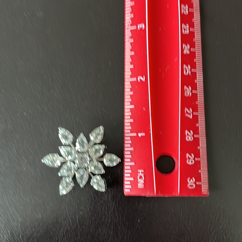 Snowflake pin - Picture 2 of 3
